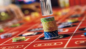 Antarmuka aplikasi cocol88 menampilkan permainan slot Aviator, Sweet Bonanza, dan Gates of Olympus